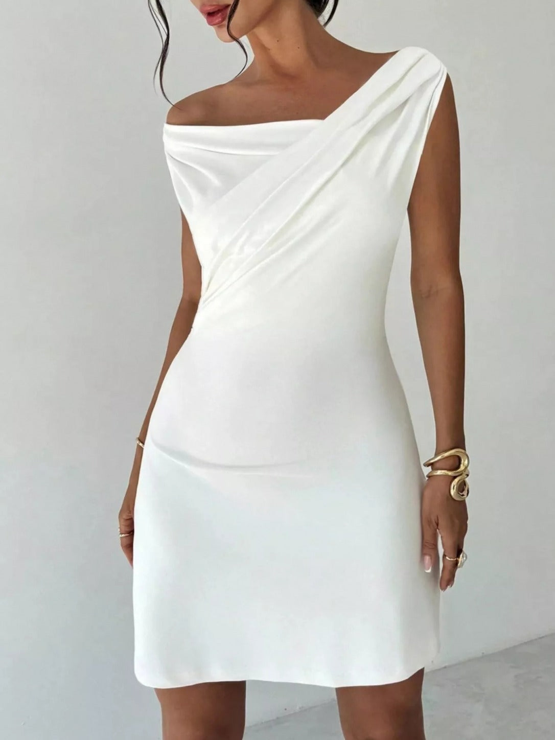Women’s White Off Shoulder Draped Mini Dress, Elegant One Shoulder Sleeveless Party Dress for Date Night, Vacation, Bridal Shower & Summer Outfits
