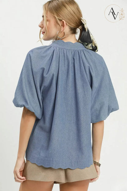 Women’s Chambray Puff Sleeve Top, Scallop Hem Split V-Neck Blouse, Lightweight Cotton Blend Oversized Casual Summer Shirt